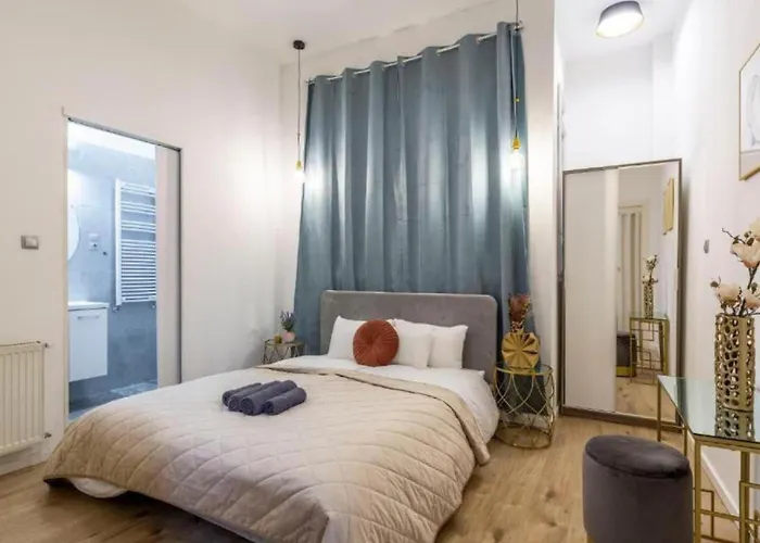 Exclusive Veres Palne Apartment By Cavaland New