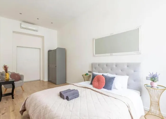 Exclusive Veres Palne Apartment By Cavaland New
